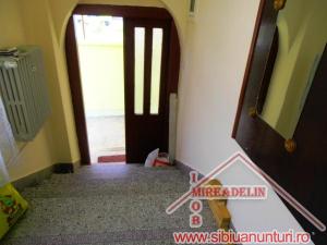 INCHIRIEZ CASA 2 CAMERE,   55 MP,   TURNISOR