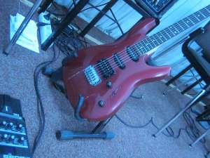 vand (schimb )chitara electrica Ibanez gsa 60