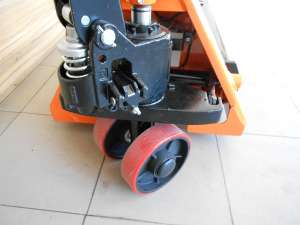 Transpalet cu cantar 2000 kg