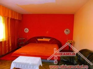 INCHIRIEM APARTAMENT LA CASA,   2 CAMERE,  100 MP,   SOS. ALBA IULIA