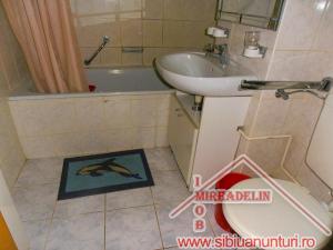 INCHIRIEZ APARTAMENT 3 CAMERE,  85 mp, TURNISOR
