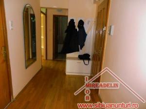INCHIRIEZ APARTAMENT 3 CAMERE,  85 mp, TURNISOR