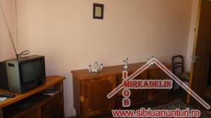 INCHIRIEZ APARTAMENT 2 CAMERE,   55 MP,   VASILE AARON