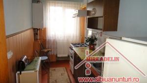 INCHIRIEZ APARTAMENT 2 CAMERE,   55 MP,   VASILE AARON