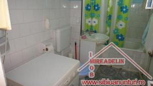 INCHIRIEZ APARTAMENT 2 CAMERE,   55 MP,   VASILE AARON