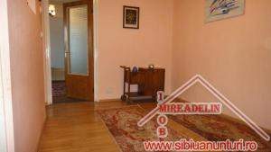 INCHIRIEZ APARTAMENT 2 CAMERE,   55 MP,   VASILE AARON