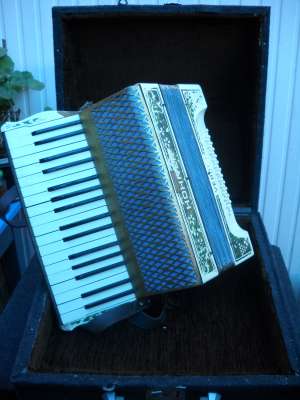Vand Acordeon Hohner Verdi I - 48 basi