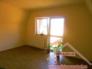 INCHIRIEZ APARTAMENT 3 CAMERE,  110 MP,   STRAND