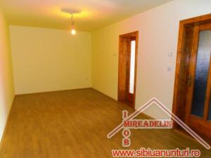 INCHIRIEZ APARTAMENT 3 CAMERE,  110 MP,   STRAND