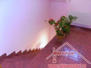 INCHIRIEZ APARTAMENT 3 CAMERE,  110 MP,   STRAND
