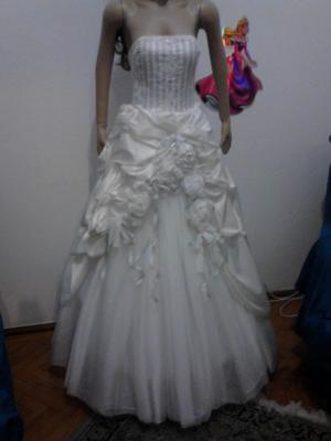 Vand rochie mireasa model deosebit,   noua.