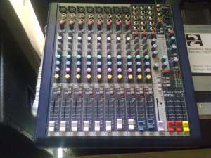 Vand mixer live Soundcraft MFXi 8 cu efecte Lexicon. Bonus: Shure SM58 nou