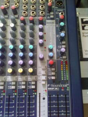 Vand mixer live Soundcraft MFXi 8 cu efecte Lexicon. Bonus: Shure SM58 nou