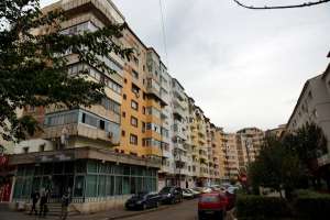 Apartament 2 camere,   cu o suprafata de 56 mp,   gresie si faianta in baie ,  bucatarie,  hol ,  su