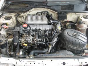 Dezmembrez Renault 19