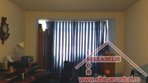 VAND APARTAMENT 3 CAMERE,   ZONA PIATA RAHOVA