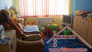 VAND APARTAMENT 3 CAMERE,   ZONA PIATA RAHOVA