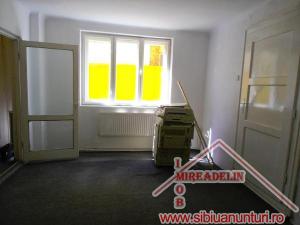 INCHIRIEZ SPATIU COMERCIAL,   200 MP,   ZONA PIATA CIBIN