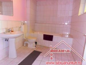 INCHIRIEZ SPATIU COMERCIAL,   200 MP,   ZONA PIATA CIBIN