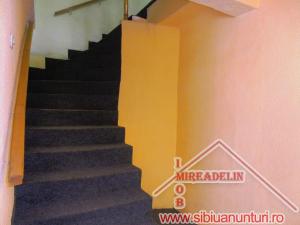 INCHIRIEZ SPATIU COMERCIAL,   200 MP,   ZONA PIATA CIBIN