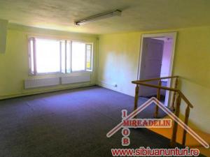 INCHIRIEZ SPATIU COMERCIAL,   200 MP,   ZONA PIATA CIBIN