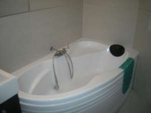 INCHIRIERE APARTAMENT 2 CAMERE SUPEFINISAT IN IMOBIL NOU