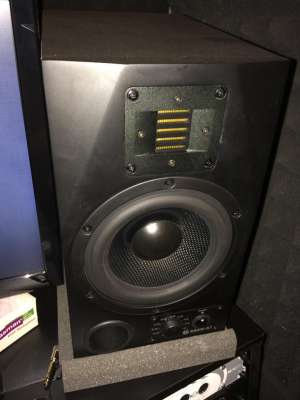 Monitoare audio profesionale Adam A7