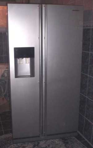 Vand frigidere Samsung