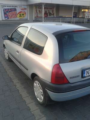 RENAULT CLIO 1.2 I cu aer conditionat