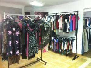 Vand afacere (magazin haine second hand)