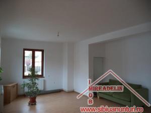 INCHIRIEZ APARTAMENT LA CASA ZONA PARCUL SUB ARINI