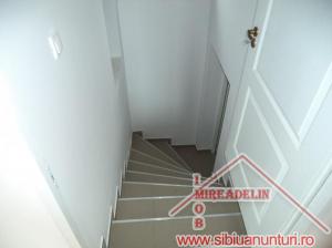 INCHIRIEZ APARTAMENT LA CASA ZONA PARCUL SUB ARINI