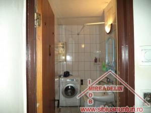 INCHIRIEZ APARTAMENT 3 CAMERE,  79 MP,  VASILE AARON