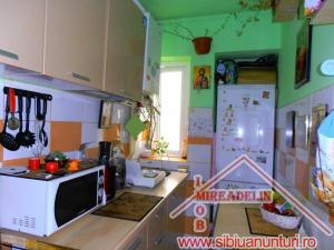 INCHIRIEZ APARTAMENT 2 CAMERE,  46 mp,  ZONA LUPTEI