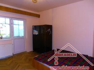 INCHIRIEZ APARTAMENT 2 CAMERE,   59 MP,   VALEA AURIE