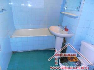 INCHIRIEZ APARTAMENT 2 CAMERE,   59 MP,   VALEA AURIE