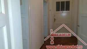 INCHIRIEZ 3 CAMERE,   86 MP,   CENTRAL