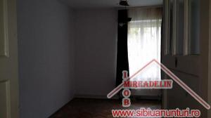 INCHIRIEZ 3 CAMERE,   86 MP,   CENTRAL