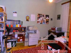 VAND CASA 4 CAMERE,   108 mp,    ZONA TREI STEJARI
