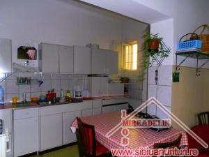 VAND CASA 4 CAMERE,   108 mp,    ZONA TREI STEJARI