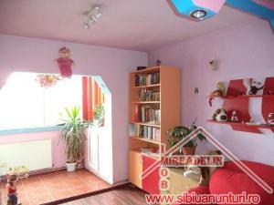 INCHIRIEZ APARTAMENT 3 CAMERE,  64 MP,  VASILE AARON