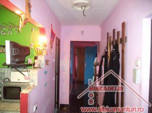 VAND APARTAMENT 3 CAMERE,   64 MP,   SEMAFORULUI