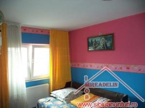 VAND APARTAMENT 3 CAMERE,   64 MP,   SEMAFORULUI
