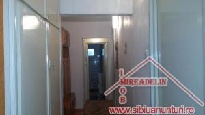 INCHIRIEZ APARTAMENT 3 CAMERE � ZONA TEREZIAN