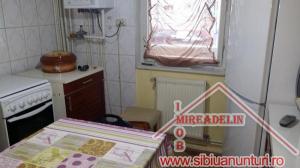 INCHIRIEZ APARTAMENT 3 CAMERE � ZONA TEREZIAN