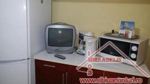 INCHIRIEZ APARTAMENT 3 CAMERE � ZONA TEREZIAN