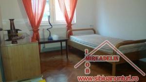 INCHIRIEZ APARTAMENT 3 CAMERE � ZONA TEREZIAN