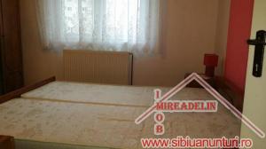 INCHIRIEZ APARTAMENT 3 CAMERE � ZONA TEREZIAN