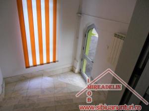 INCHIRIEZ SPATIU COMERCIAL LA CASA,  75 mp,  TURNISOR