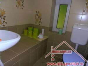 INCHIRIEZ SPATIU COMERCIAL LA CASA,  75 mp,  TURNISOR